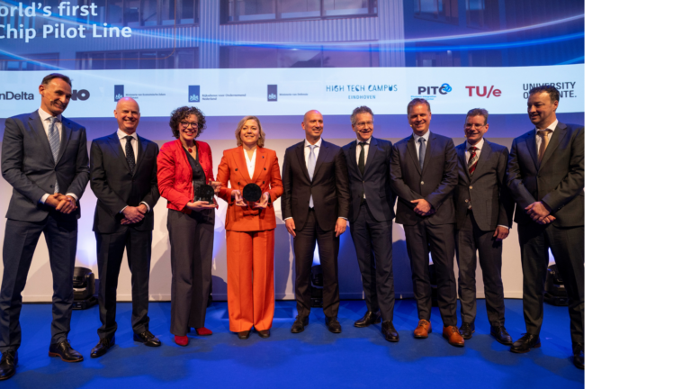 Photo moment start construction 6 inch pilot line SMART Photonics CEO Johan Feenstra TNO High Tech Campus Eindhoven